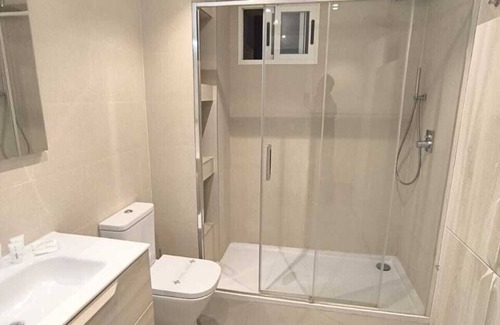 Almenara Bed & Breakfast | Alójate en Chamartín | Comodidad y Ubicación Ideal