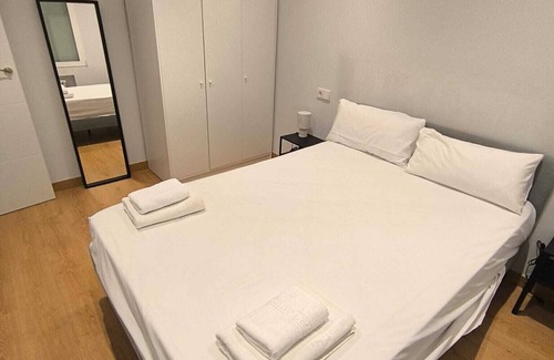 Almenara Bed & Breakfast | Alójate en Chamartín | Comodidad y Ubicación Ideal