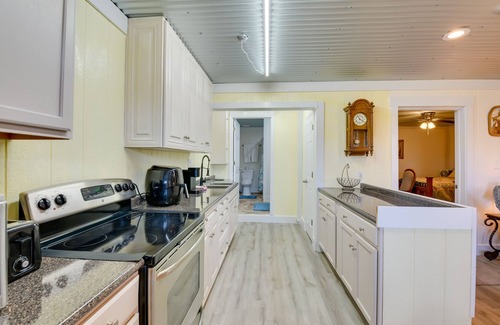 Andalusia Apartment | Alabama Lakefront Getaway w/Kayaks & Patio