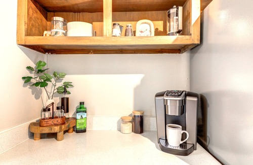 San Marcos House | ALAMO HAUS: Quiet Neighborhood, Cozy Charm, Walk to TXST, Fenced Yard, Clean!