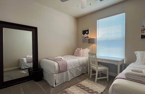 Redding House | Alana House - 5BR with hot tub, close to Bethel, Simpson U, shopping & more!