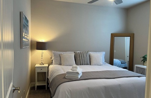 Redding House | Alana House - 5BR with hot tub, close to Bethel, Simpson U, shopping & more!