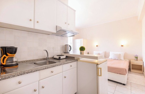 Ipsos Apartment | Albatross Studio by Konnect, Ipsos