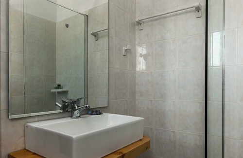 Ipsos Apartment | Albatross Studio by Konnect, Ipsos