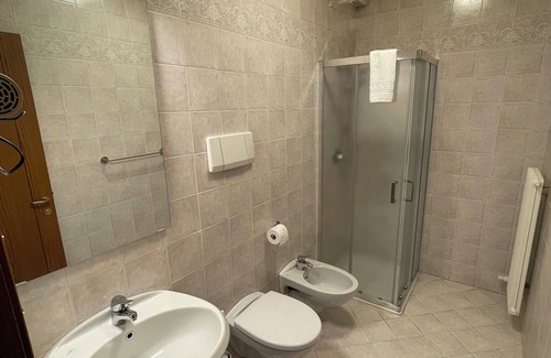Rossano Veneto House | Albergaria