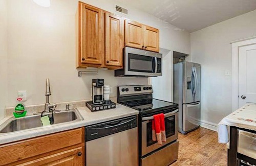 St. Louis Apartment | Albert Hall Renovated Delmar Loop-WU