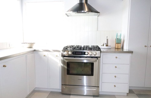 Lodi House | Alder Glen Getaway - Close to Wineries & Lodi Lake - Solar powered & EV hook-up