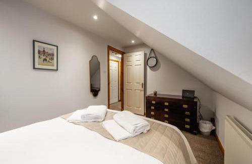 Dingwall Apartment | Aldo's Place