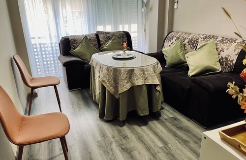 Figares Apartment | Alhamar Home spacious app. with elevator/heater