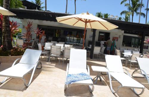 La Iglesia Apartment | Aligio Beachfront Paradise