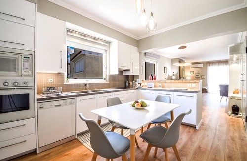 Alimos Apartment | Alimos Luxury 3 Bd Apt w Stunning Views