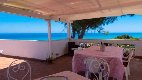 Montesilvano House | Alisea - Camere in villa con Piscina e parcheggio gratuito