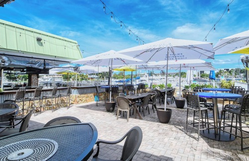 Trailer Estates Apartment | All-New, Heated Pool, Tiki Bar & Grill, Huge TV, Great Wifi