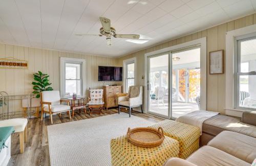 Center Moreland House | All-Season Getaway on Lake Winola Dock and Sunroom!