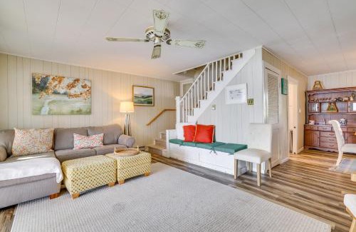 Center Moreland House | All-Season Getaway on Lake Winola Dock and Sunroom!