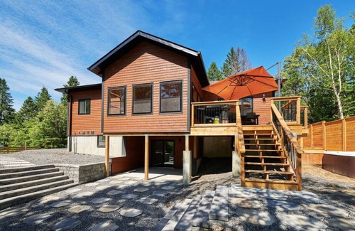 Huntsville Cottage | All Season Muskoka Cottage*HotTub*Sauna*Beach*BBQ