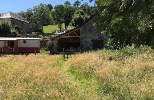 Jou-sous-Monjou Cabin | All-wood trailer : "Le gîte-donkeys"