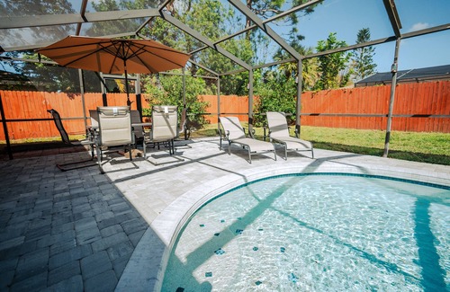 Lake Sarasota House | All you need to feel right at home while away from home! office/pet friendly