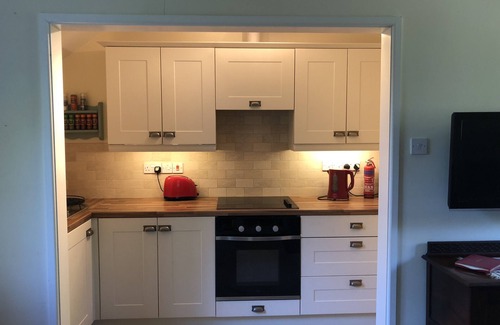 Wareham Bed & Breakfast | All yours Bright & airy cosy 1 bedroom apartment situated in its own woodland