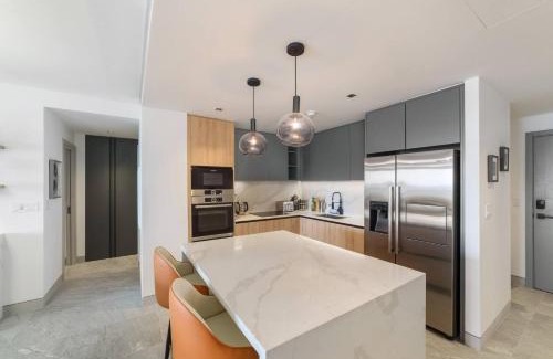 Brighton House | Allure 502, Beachfront Penthouse by ZenBreak