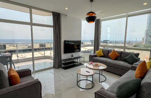 Ash Shati Apartment | Almasarat Tower Sea View