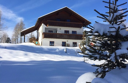 Albeck Ski Chalet | Almhaus directly at the Hochrindl ski area - for families and groups 8-20 people