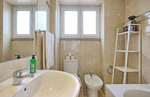 Sao Jorge de Arroios Apartment | Almirante Top Floor/Almirante Reis Avenue