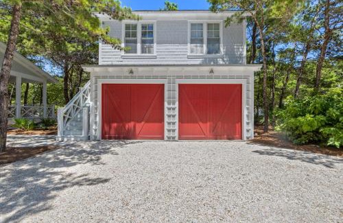 WaterSound Beach House | Almost Heaven in Watersound Proper INCLUDES Carriage House! Bedding for 12