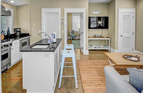 WaterSound Beach House | Almost Heaven in Watersound Proper INCLUDES Carriage House! Bedding for 12