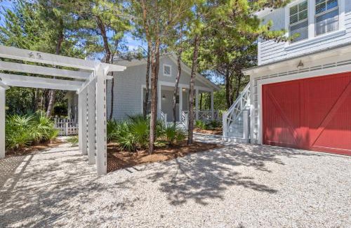 WaterSound Beach House | Almost Heaven in Watersound Proper INCLUDES Carriage House! Bedding for 12