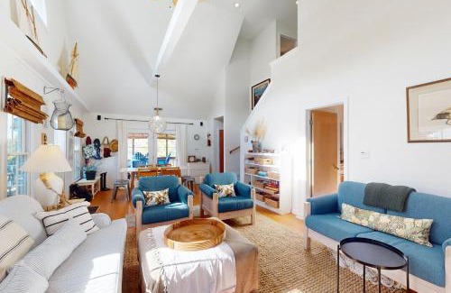 Avon House | Aloha Banks