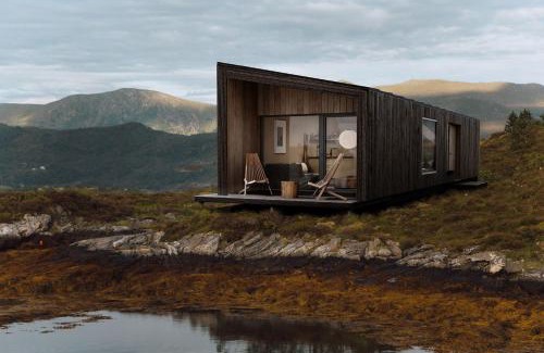 Al Municipality House | Alpan Apartments, Lyngenfjord Tiny Houses
