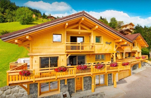 Manigod Ski Chalet | Alpine break with pool, jacuzzi and sauna