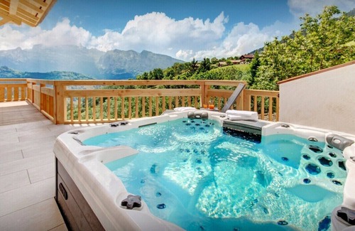 Manigod Ski Chalet | Alpine break with pool, jacuzzi and sauna