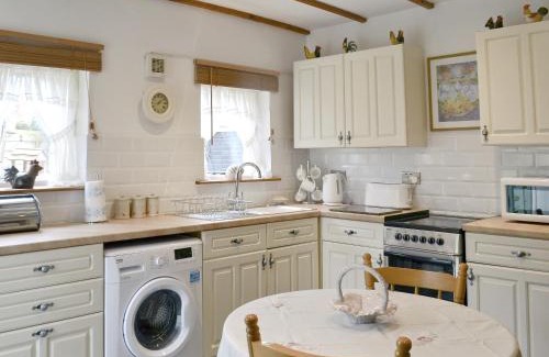 Burgh le Marsh House | Alpine Lodge