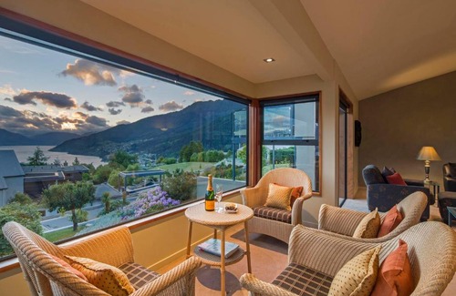 Queenstown Villa | Alpine Luxury on London