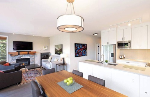 Nordic Estates House | Alpine townhouse w/ski access & deck