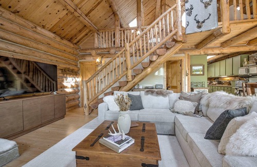 Michigan Hill Cabin | Alpine Vista Chalet - Authentic Log Cabin - Sauna