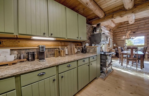Michigan Hill Cabin | Alpine Vista Chalet - Authentic Log Cabin - Sauna