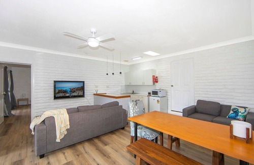 Bundook Cabin | Altamira Along Bakers Creek