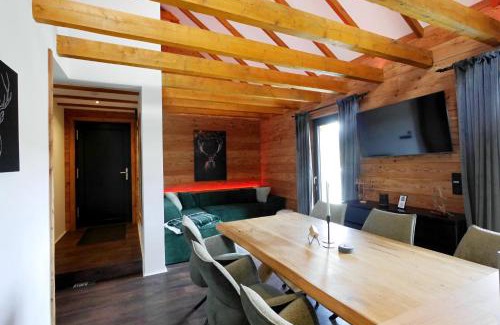 Schwalefeld Apartment | Alte Försterei - Luxus-Fewo JÄGERHEIM mit Pool & Sauna