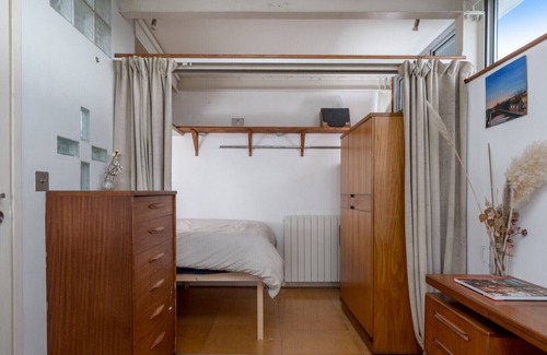Tollington Apartment | ALTIDO Cosy & inviting studio w/ gorgeous terrace