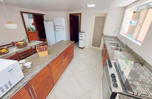 Jardim Virginia House | Alto padrão com piscina 300m da praia