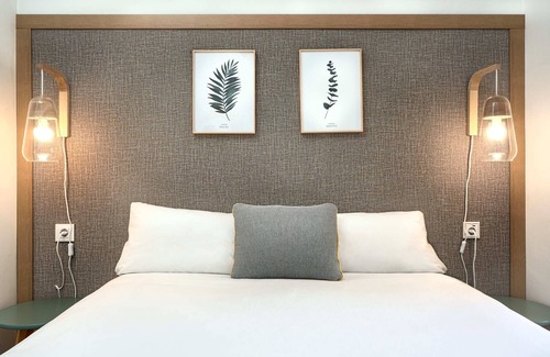 San Roque Apartment | Amador de los Rios Free Parking Gratis