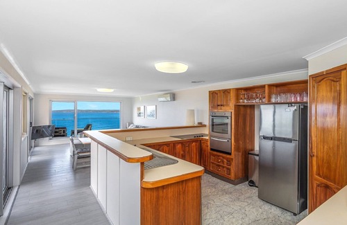 Killcare Heights House | Amazing 180 Degree Views by HolidayCo.