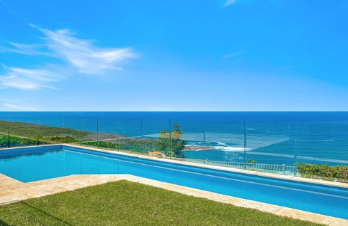 Killcare Heights House | Amazing 180 Degree Views by HolidayCo.