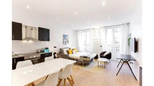 Strasbourg -Saint-Denis Apartment | Amazing 2 Bedroom Parisian flat