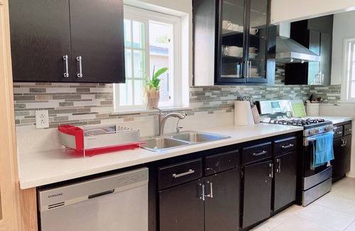 Monrovia House | Amazing 3B2B House Near City of Hope