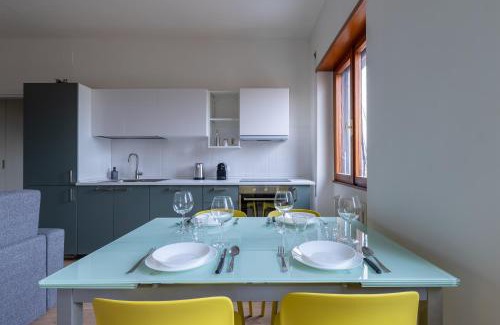 Prato Apartment | Amazing Apt Free Private Parking 18 min by train to Florence