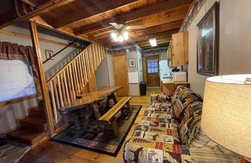Helen House | Amazing Cabin fireplace and stream #11